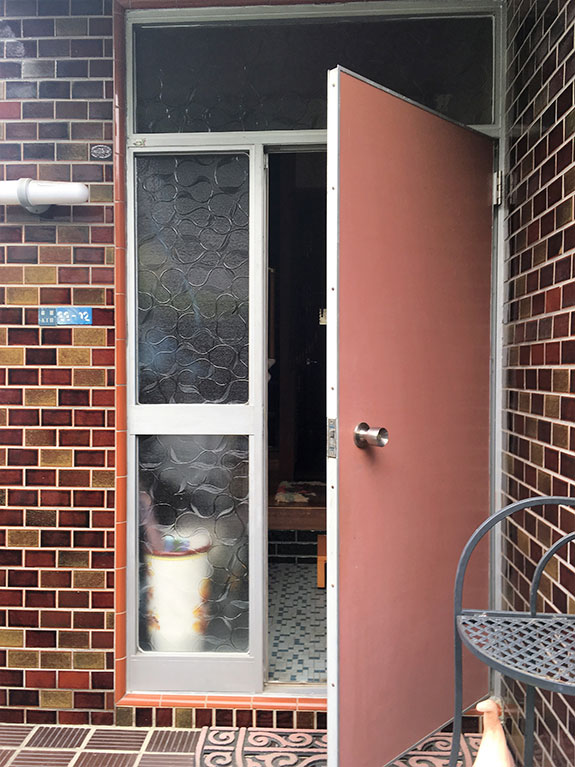 玄関ドア　カバー工法
