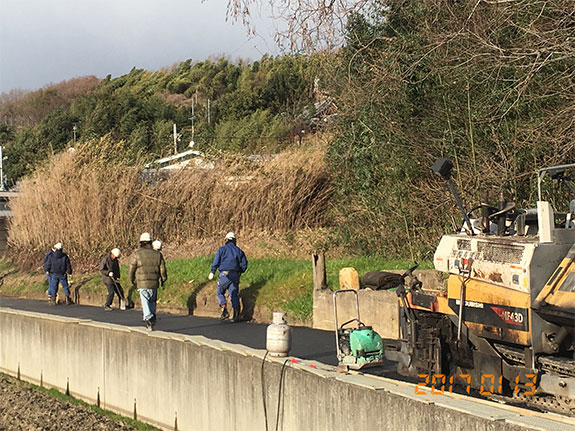 路盤工事・表層工事